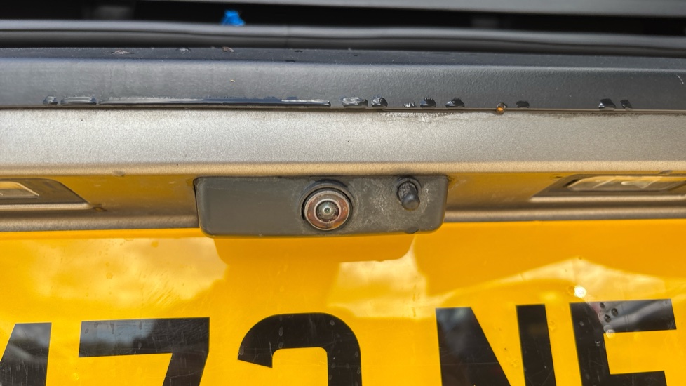 Land Rover Defender 3.0 D250 X-Dynamic HSE 90 3dr Auto Diesel Estate - Image 27