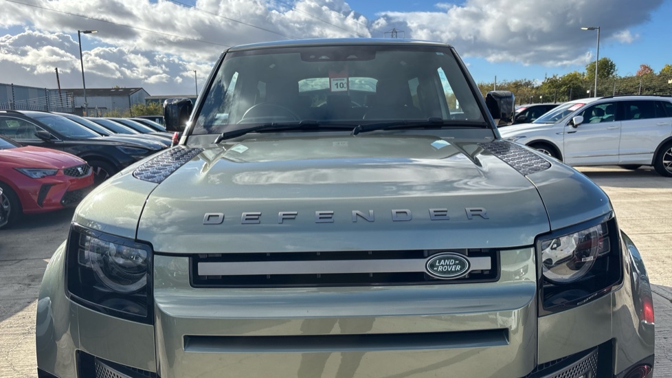 Land Rover Defender 3.0 D250 X-Dynamic HSE 90 3dr Auto Diesel Estate - Image 35