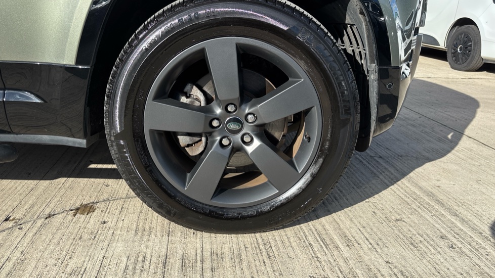 Land Rover Defender 3.0 D250 X-Dynamic HSE 90 3dr Auto Diesel Estate - Image 36