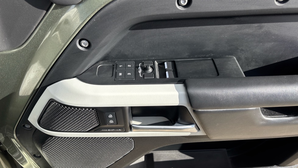 Land Rover Defender 3.0 D250 X-Dynamic HSE 90 3dr Auto Diesel Estate - Image 39