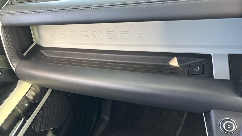 Land Rover Defender 3.0 D250 X-Dynamic HSE 90 3dr Auto Diesel Estate - Image 45
