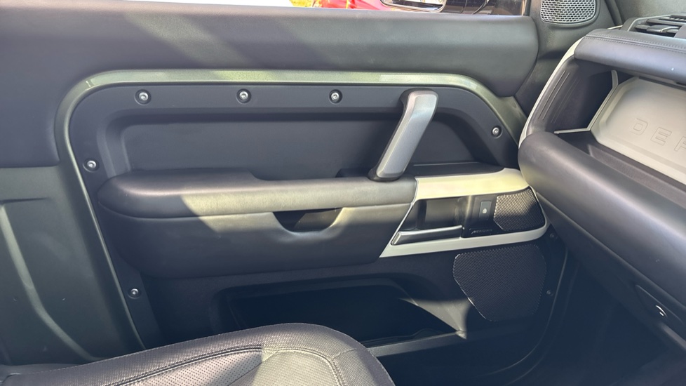 Land Rover Defender 3.0 D250 X-Dynamic HSE 90 3dr Auto Diesel Estate - Image 46