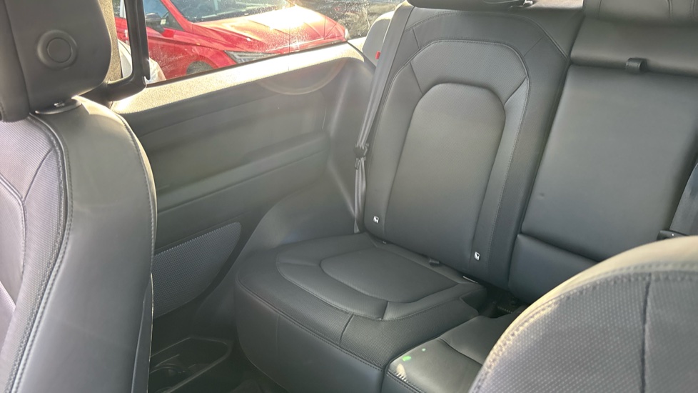 Land Rover Defender 3.0 D250 X-Dynamic HSE 90 3dr Auto Diesel Estate - Image 50