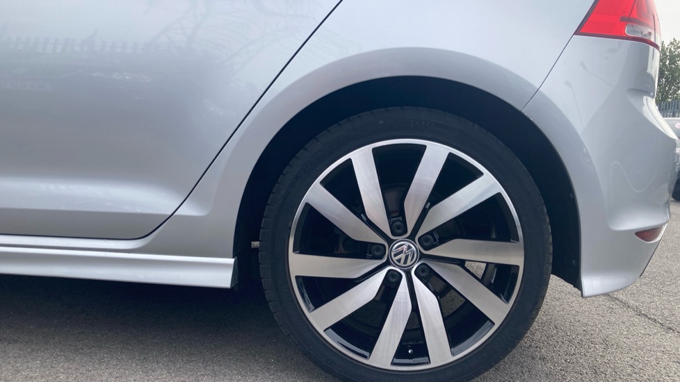 Volkswagen Golf 2.0 TDI R-Line Edition 5dr DSG Diesel Hatchback - Image 7
