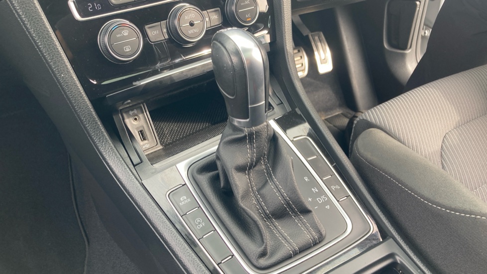 Volkswagen Golf 2.0 TDI R-Line Edition 5dr DSG Diesel Hatchback - Image 13