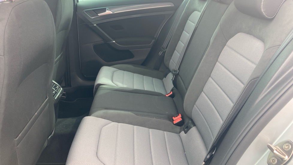 Volkswagen Golf 2.0 TDI R-Line Edition 5dr DSG Diesel Hatchback - Image 16