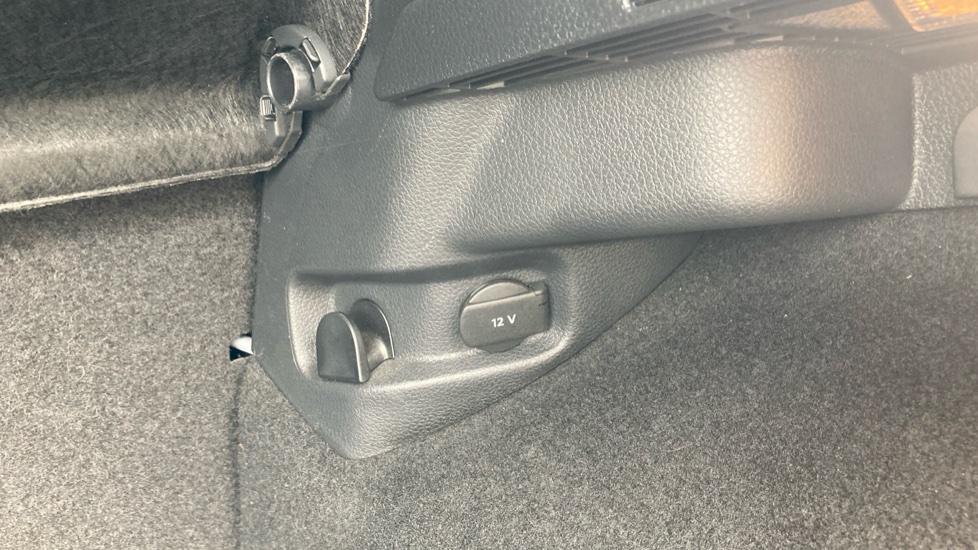 Volkswagen Golf 2.0 TDI R-Line Edition 5dr DSG Diesel Hatchback - Image 24