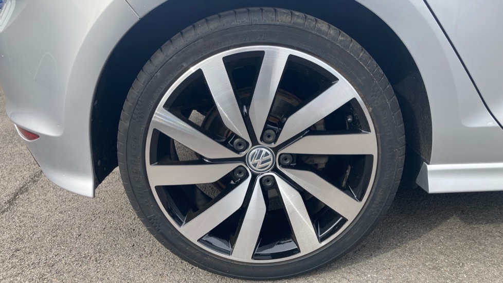 Volkswagen Golf 2.0 TDI R-Line Edition 5dr DSG Diesel Hatchback - Image 28