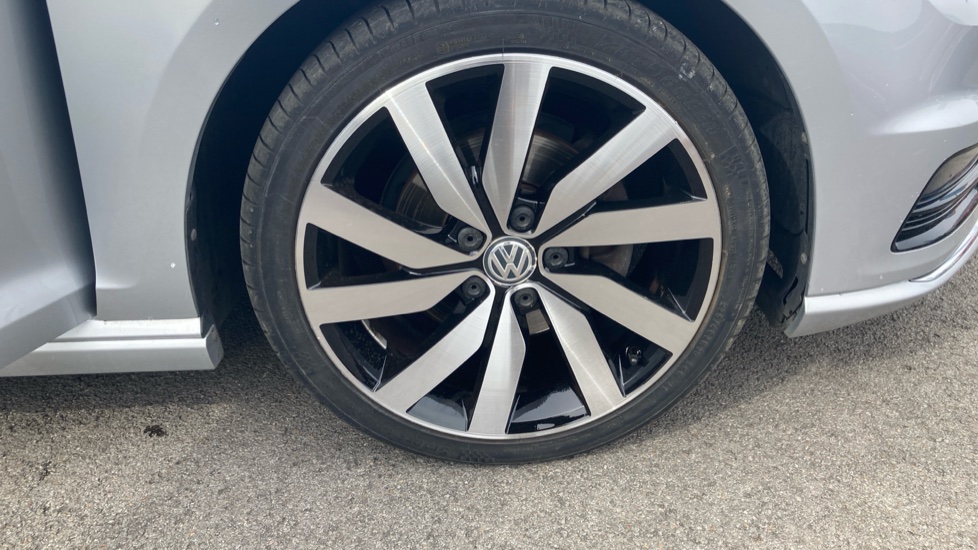 Volkswagen Golf 2.0 TDI R-Line Edition 5dr DSG Diesel Hatchback - Image 29