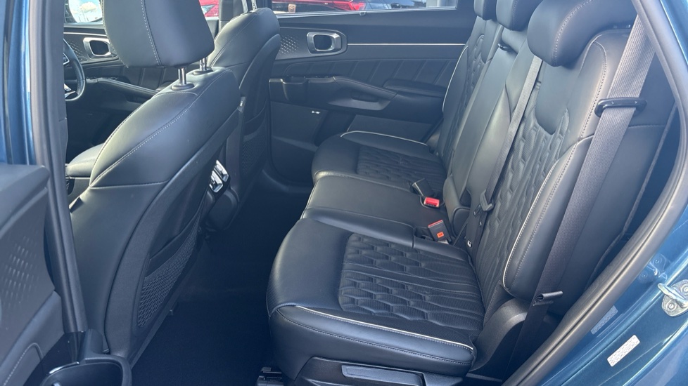 Kia Sorento 1.6 T-GDi PHEV 4 5dr Auto Station Wagon - Image 16