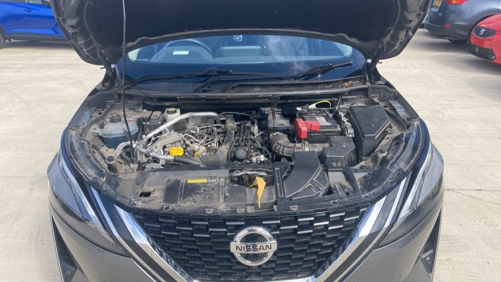 Nissan Qashqai 1.3 DiG-T MH N-Connecta 5dr Petrol Hatchback - Image 8