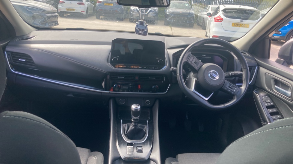 Nissan Qashqai 1.3 DiG-T MH N-Connecta 5dr Petrol Hatchback - Image 10