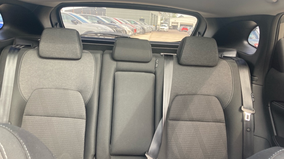 Nissan Qashqai 1.3 DiG-T MH N-Connecta 5dr Petrol Hatchback - Image 15