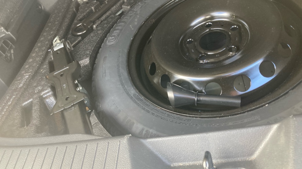 Nissan Qashqai 1.3 DiG-T MH N-Connecta 5dr Petrol Hatchback - Image 27