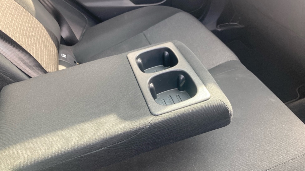 Nissan Qashqai 1.3 DiG-T MH N-Connecta 5dr Petrol Hatchback - Image 32