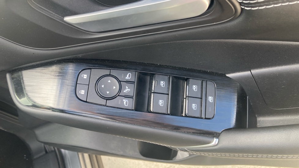 Nissan Qashqai 1.3 DiG-T MH N-Connecta 5dr Petrol Hatchback - Image 42