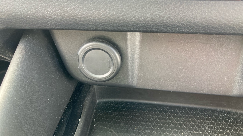 Nissan Qashqai 1.3 DiG-T MH N-Connecta 5dr Petrol Hatchback - Image 44
