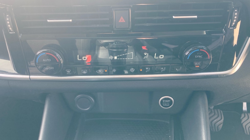 Nissan Qashqai 1.3 DiG-T MH N-Connecta 5dr Petrol Hatchback - Image 45