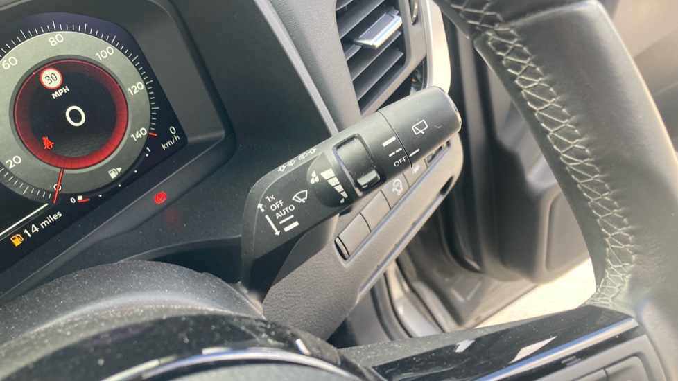 Nissan Qashqai 1.3 DiG-T MH N-Connecta 5dr Petrol Hatchback - Image 49