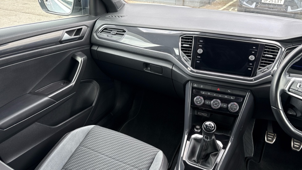 Volkswagen T-Roc 1.5 TSI EVO R-Line 5dr Petrol Hatchback - Image 14