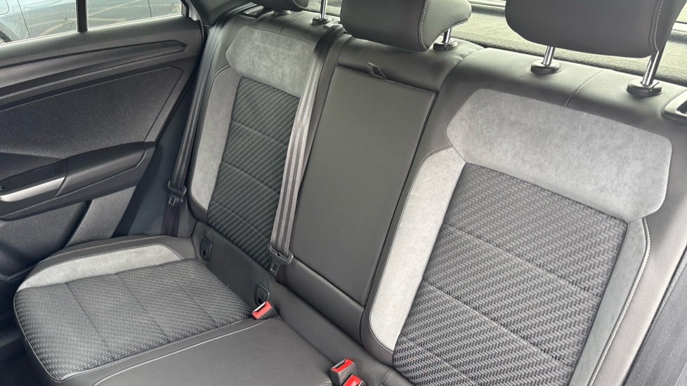 Volkswagen T-Roc 1.5 TSI EVO R-Line 5dr Petrol Hatchback - Image 16