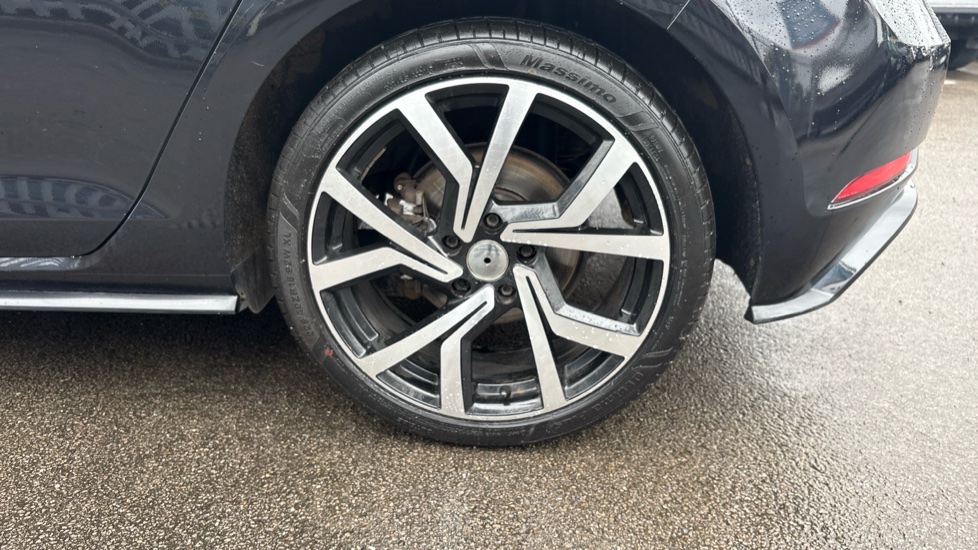 Volkswagen Golf 1.5 TSI EVO 150 R-Line Edition 5dr Petrol Hatchback - Image 37