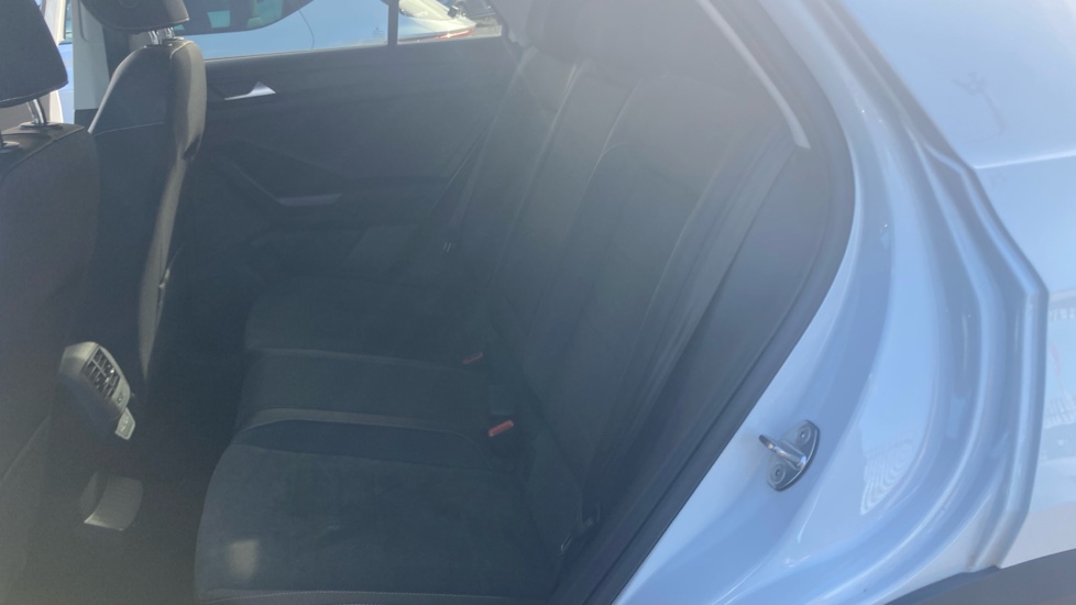 Volkswagen T-Roc 1.5 TSI Style 5dr DSG Petrol Hatchback - Image 16