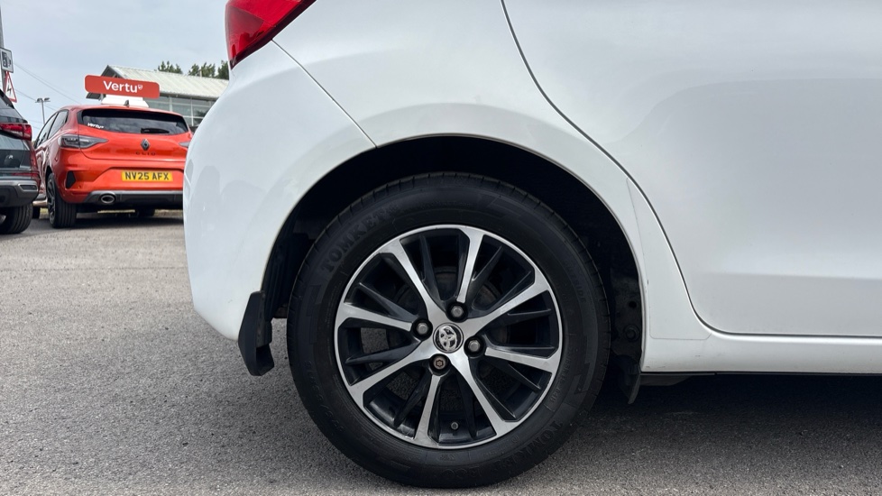 Toyota Yaris 1.5 VVT-i Icon Tech 5dr Petrol Hatchback - Image 7