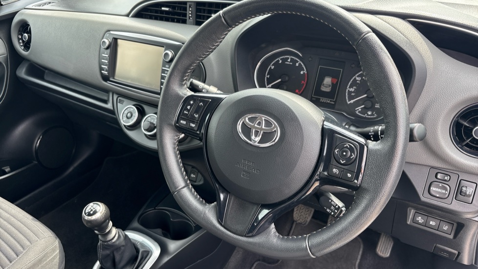 Toyota Yaris 1.5 VVT-i Icon Tech 5dr Petrol Hatchback - Image 11