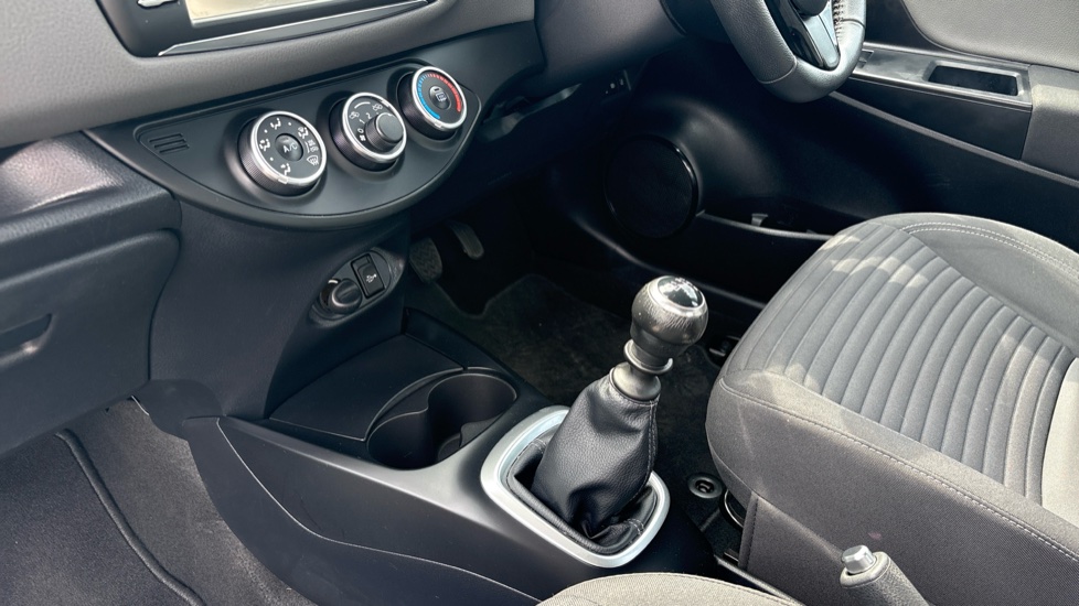 Toyota Yaris 1.5 VVT-i Icon Tech 5dr Petrol Hatchback - Image 13