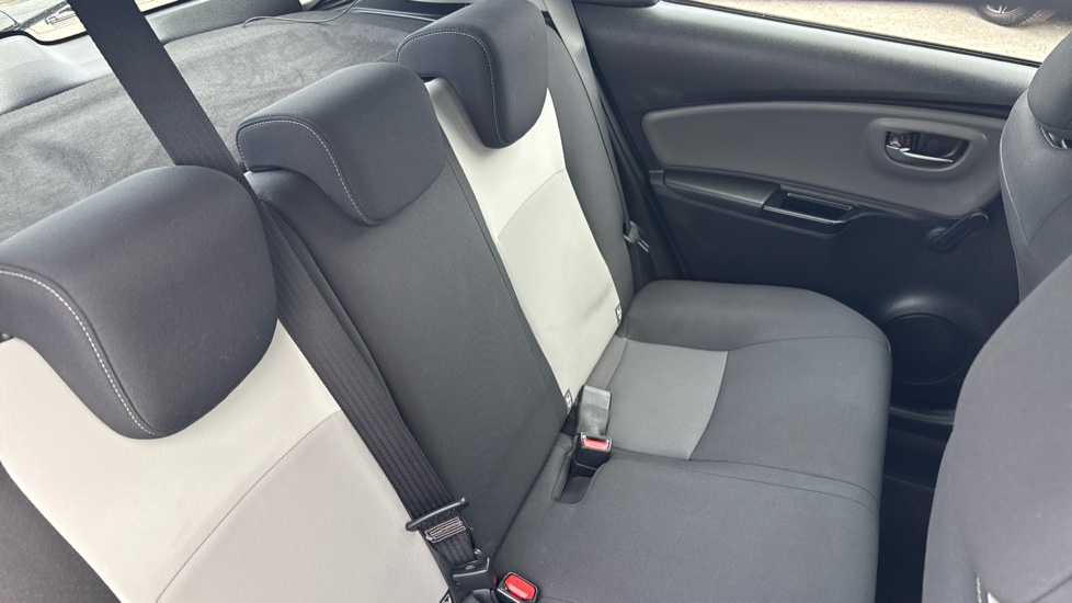 Toyota Yaris 1.5 VVT-i Icon Tech 5dr Petrol Hatchback - Image 16