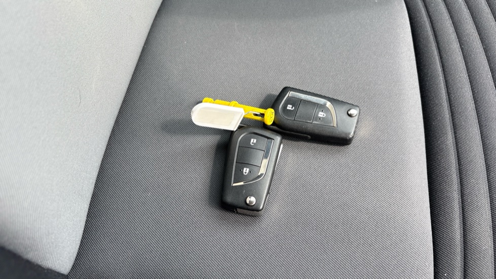 Toyota Yaris 1.5 VVT-i Icon Tech 5dr Petrol Hatchback - Image 20