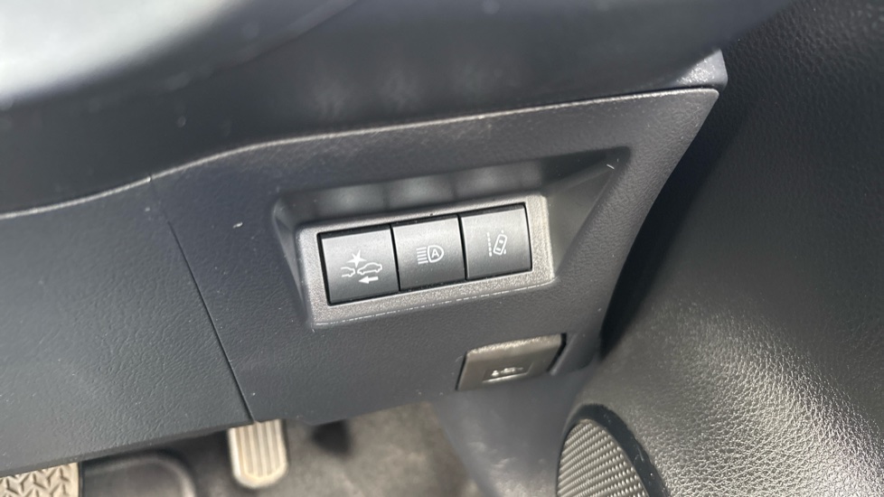 Toyota Yaris 1.5 VVT-i Icon Tech 5dr Petrol Hatchback - Image 22