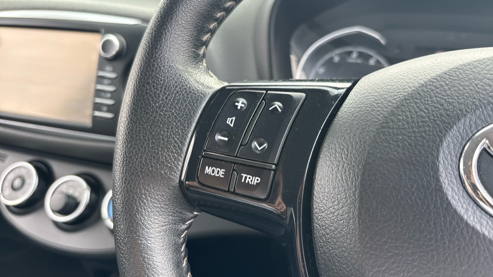 Toyota Yaris 1.5 VVT-i Icon Tech 5dr Petrol Hatchback - Image 24