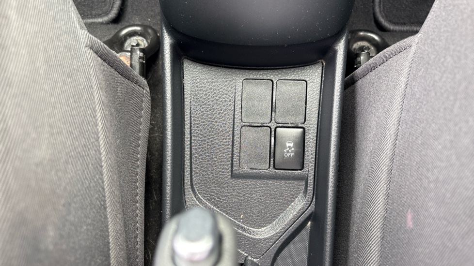 Toyota Yaris 1.5 VVT-i Icon Tech 5dr Petrol Hatchback - Image 29