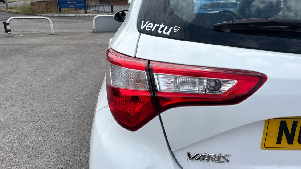 Toyota Yaris 1.5 VVT-i Icon Tech 5dr Petrol Hatchback - Image 37