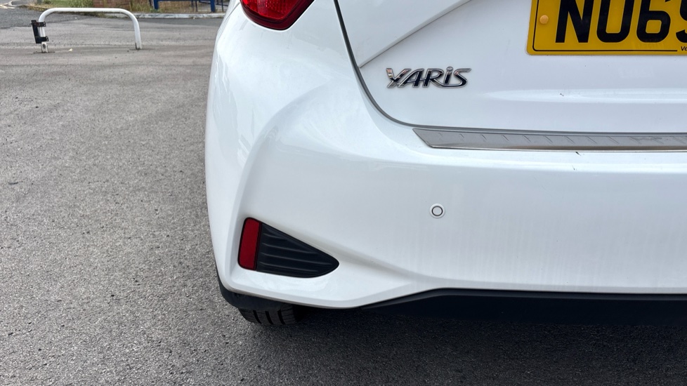 Toyota Yaris 1.5 VVT-i Icon Tech 5dr Petrol Hatchback - Image 38