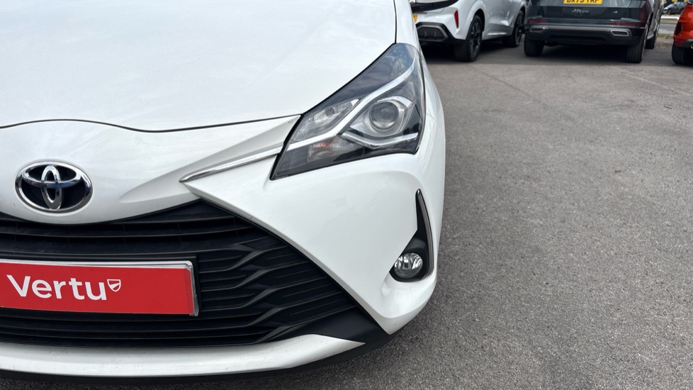 Toyota Yaris 1.5 VVT-i Icon Tech 5dr Petrol Hatchback - Image 43
