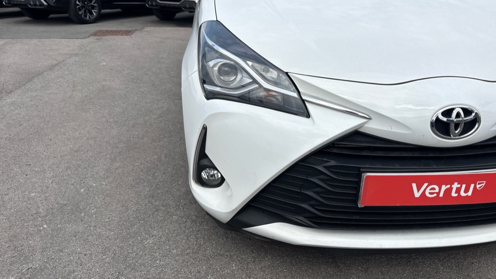 Toyota Yaris 1.5 VVT-i Icon Tech 5dr Petrol Hatchback - Image 44