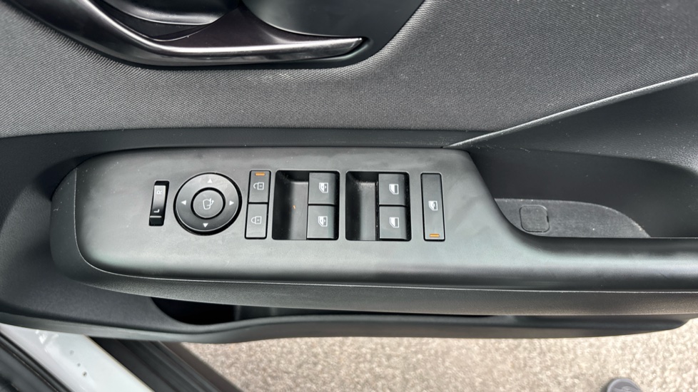 Hyundai KONA 1.6 GDi Hybrid N Line 5dr DCT Hybrid Hatchback - Image 36