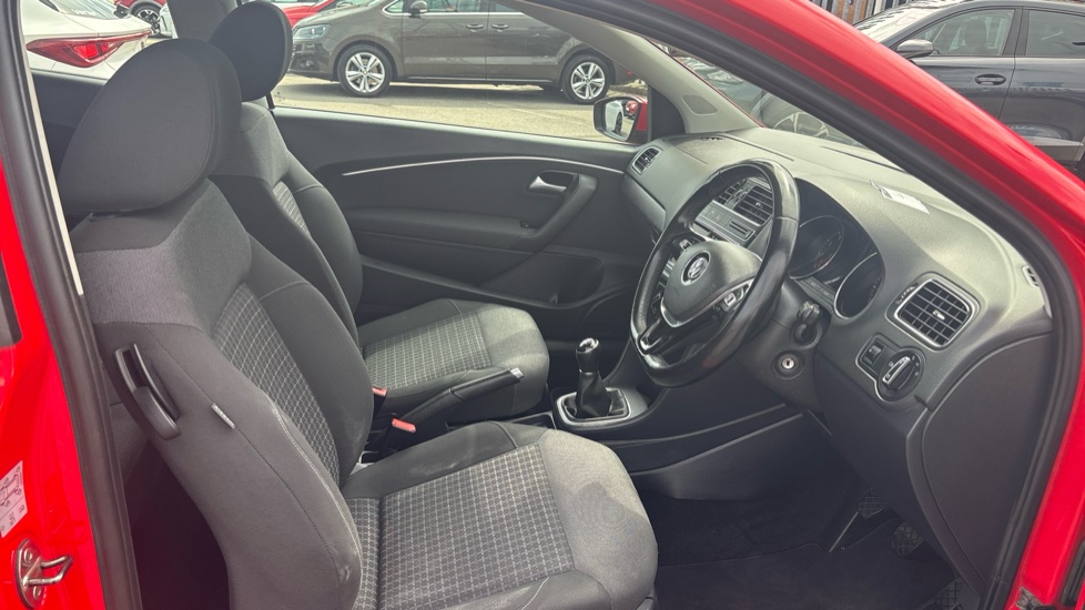 Volkswagen Polo 1.2 TSI SE 3dr Petrol Hatchback - Image 31
