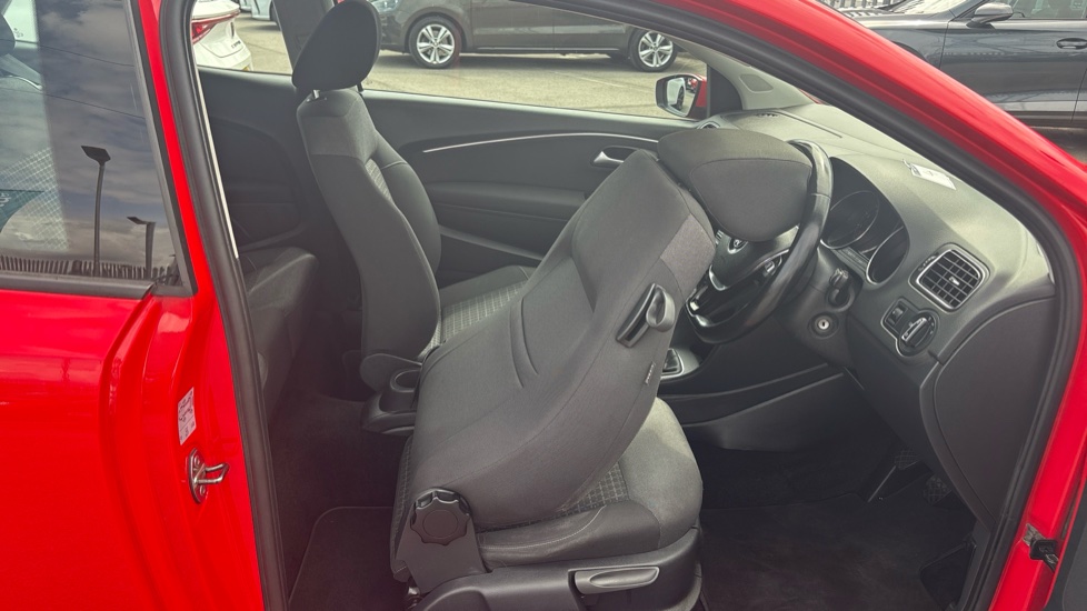 Volkswagen Polo 1.2 TSI SE 3dr Petrol Hatchback - Image 32