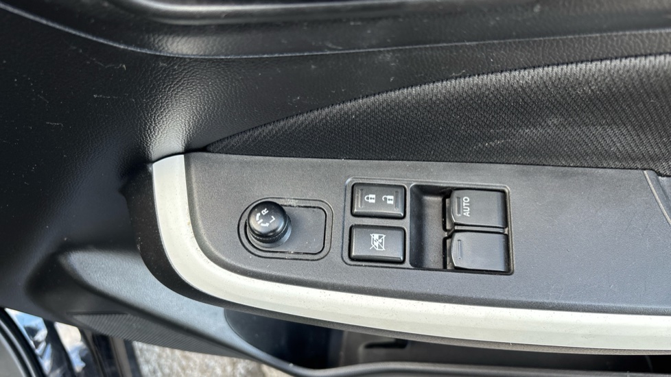 Suzuki Swift 1.0 Boosterjet SZ-T 5dr Petrol Hatchback - Image 39