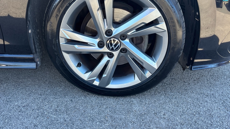 Volkswagen Golf 1.5 TSI R-Line 5dr Petrol Hatchback - Image 27