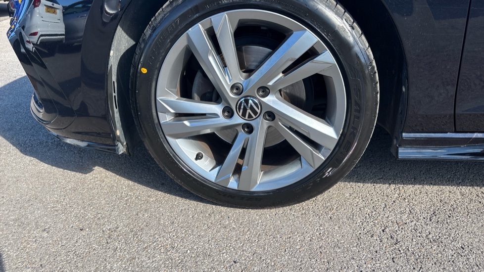 Volkswagen Golf 1.5 TSI R-Line 5dr Petrol Hatchback - Image 32