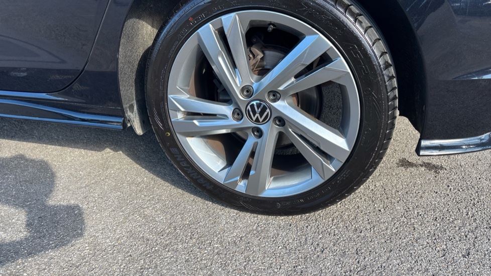 Volkswagen Golf 1.5 TSI R-Line 5dr Petrol Hatchback - Image 33