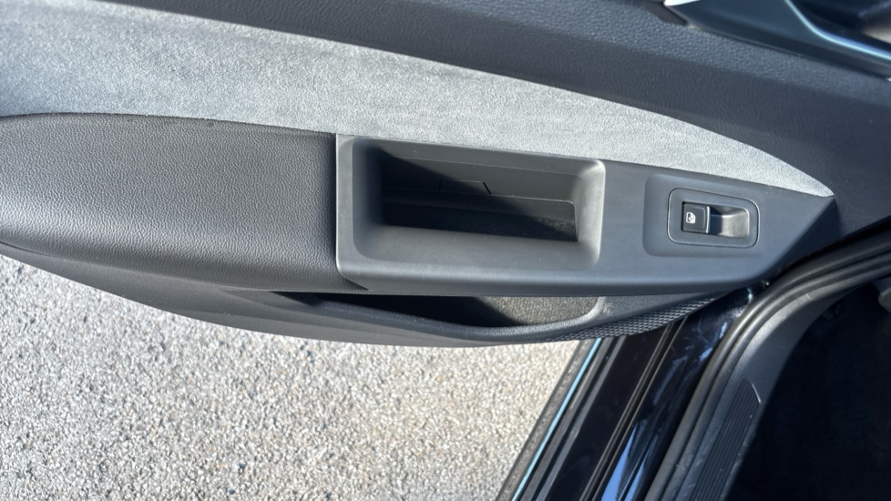 Volkswagen Golf 1.5 TSI R-Line 5dr Petrol Hatchback - Image 34