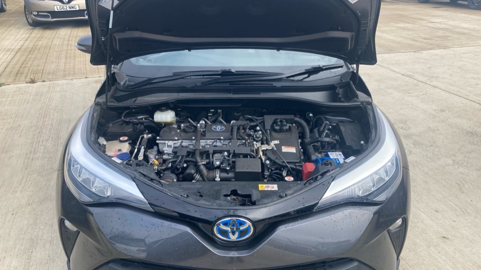Toyota C-HR 1.8 Hybrid Design 5dr CVT Hybrid Hatchback - Image 8