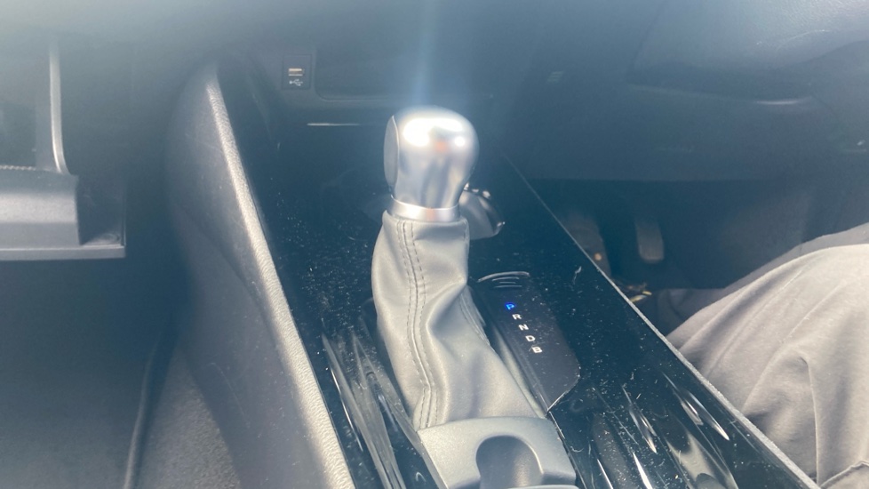 Toyota C-HR 1.8 Hybrid Design 5dr CVT Hybrid Hatchback - Image 13