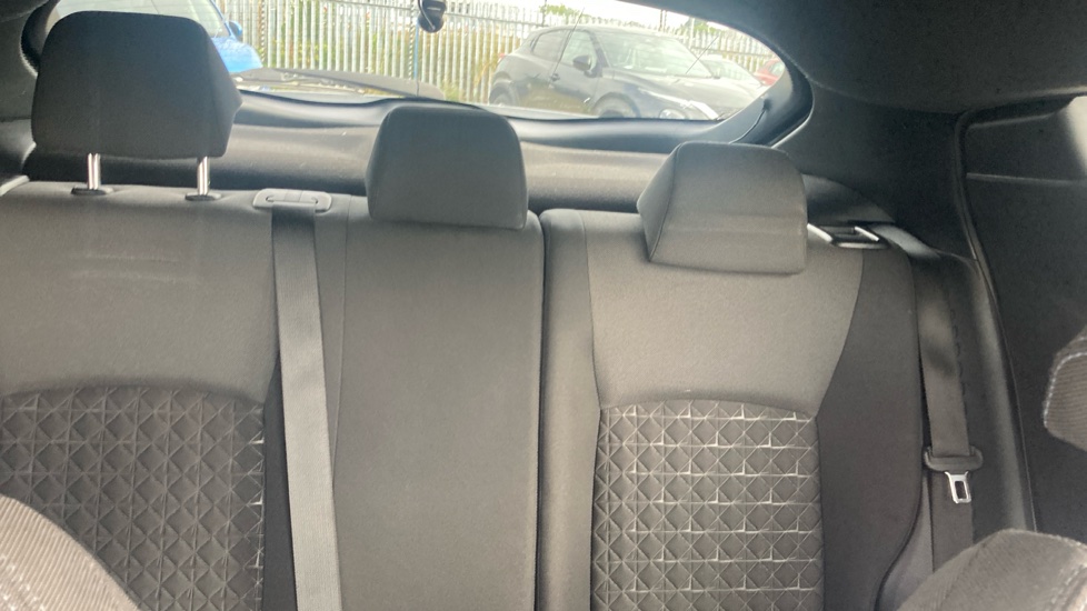 Toyota C-HR 1.8 Hybrid Design 5dr CVT Hybrid Hatchback - Image 15